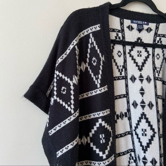 RACHEL B.-Aztec Double Pocket Lightweight Open Short Sleeve Cardigan - Picture 4 of 8